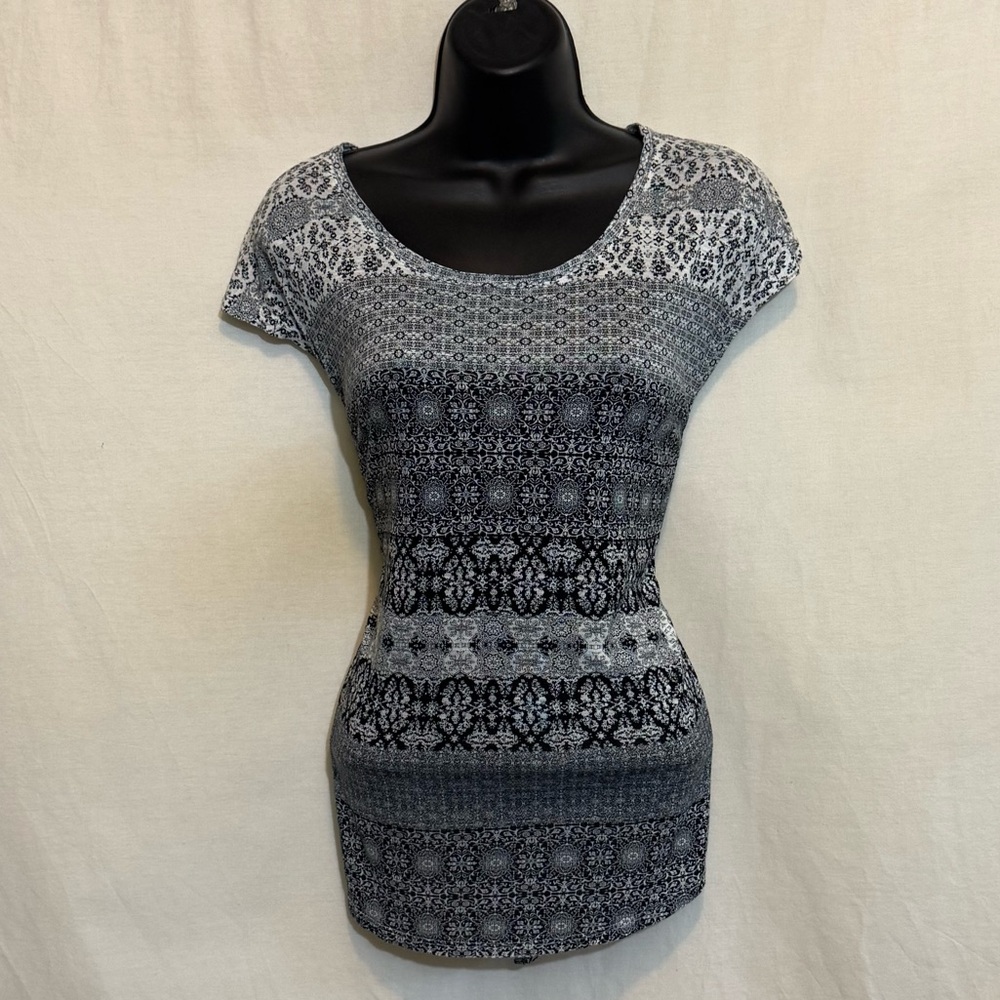 C-189 Lucky Brand Black & White Short Sleeve Pullover Blouse Size M